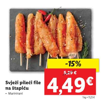 Svježi pileći file na štapiću